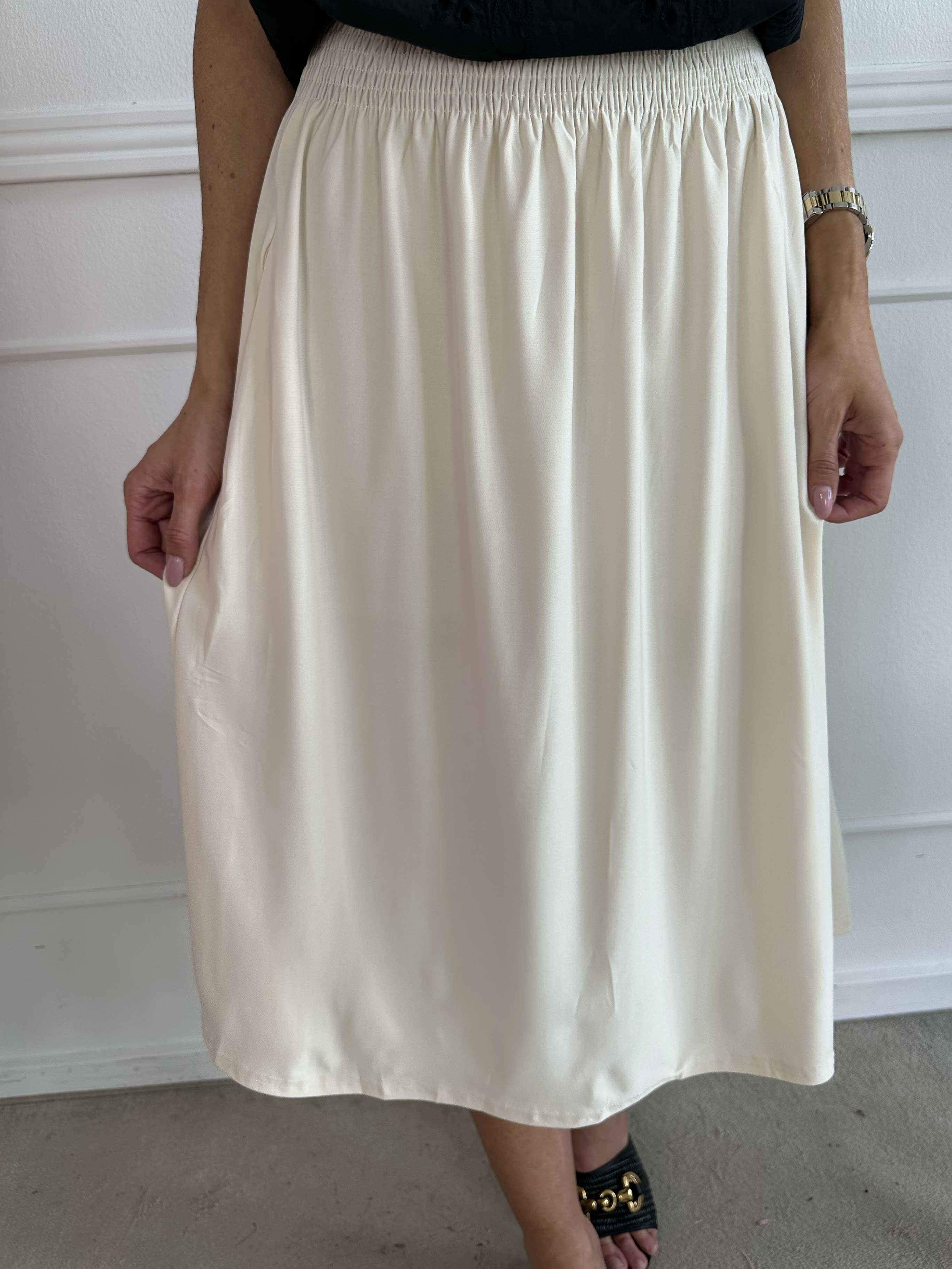 Pams Plain Midi Skirt - Nederdel i stretchy stof med lommer